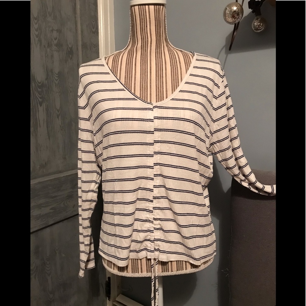 CHARLOTTE RUSSE Top - Picture 3 of 6